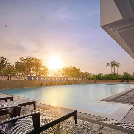 Gurney Bay Hotel, A Parkroyal Partner Hotel George Town Eksteriør billede The swimming pool at the clubhouse
