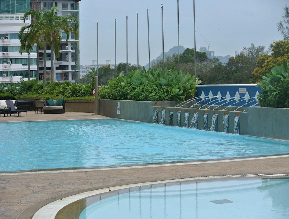 Gurney Bay Hotel, A Parkroyal Partner Hotel George Town Eksteriør billede Swimming pool