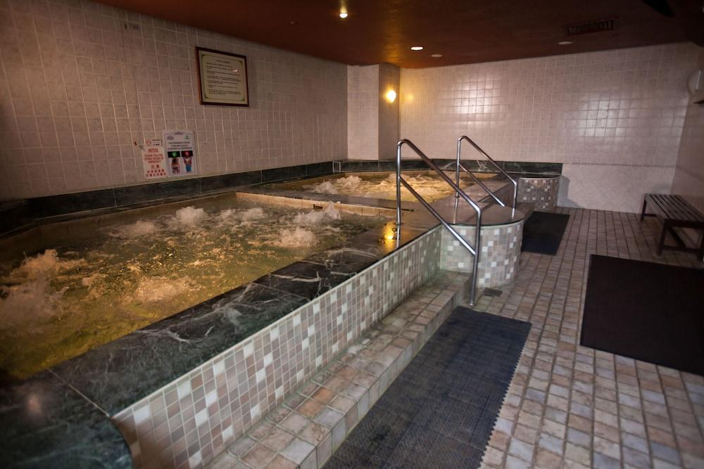 Gurney Bay Hotel, A Parkroyal Partner Hotel George Town Eksteriør billede A large outdoor onsen