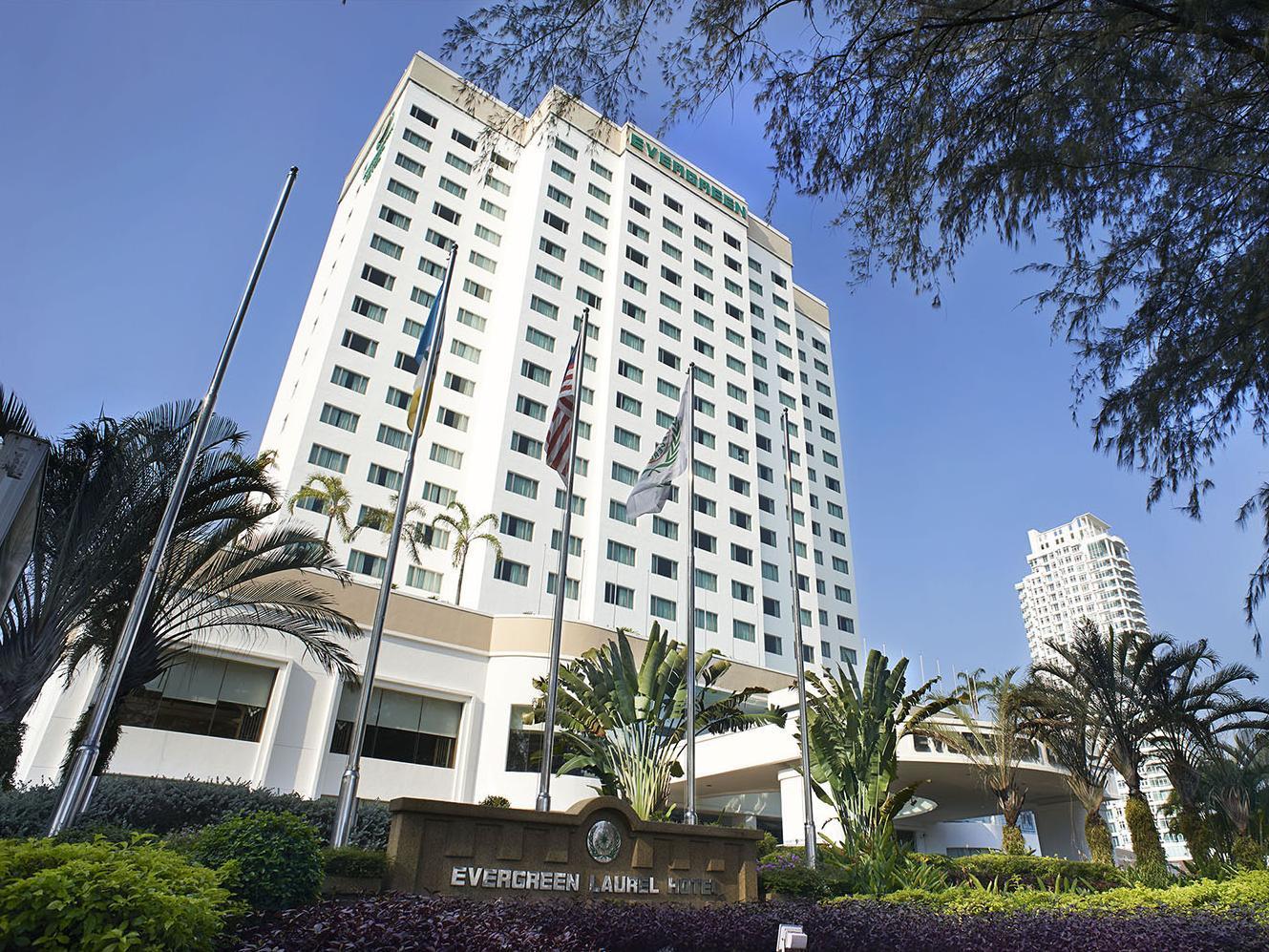 Gurney Bay Hotel, A Parkroyal Partner Hotel George Town Eksteriør billede Evergreen Laurel
