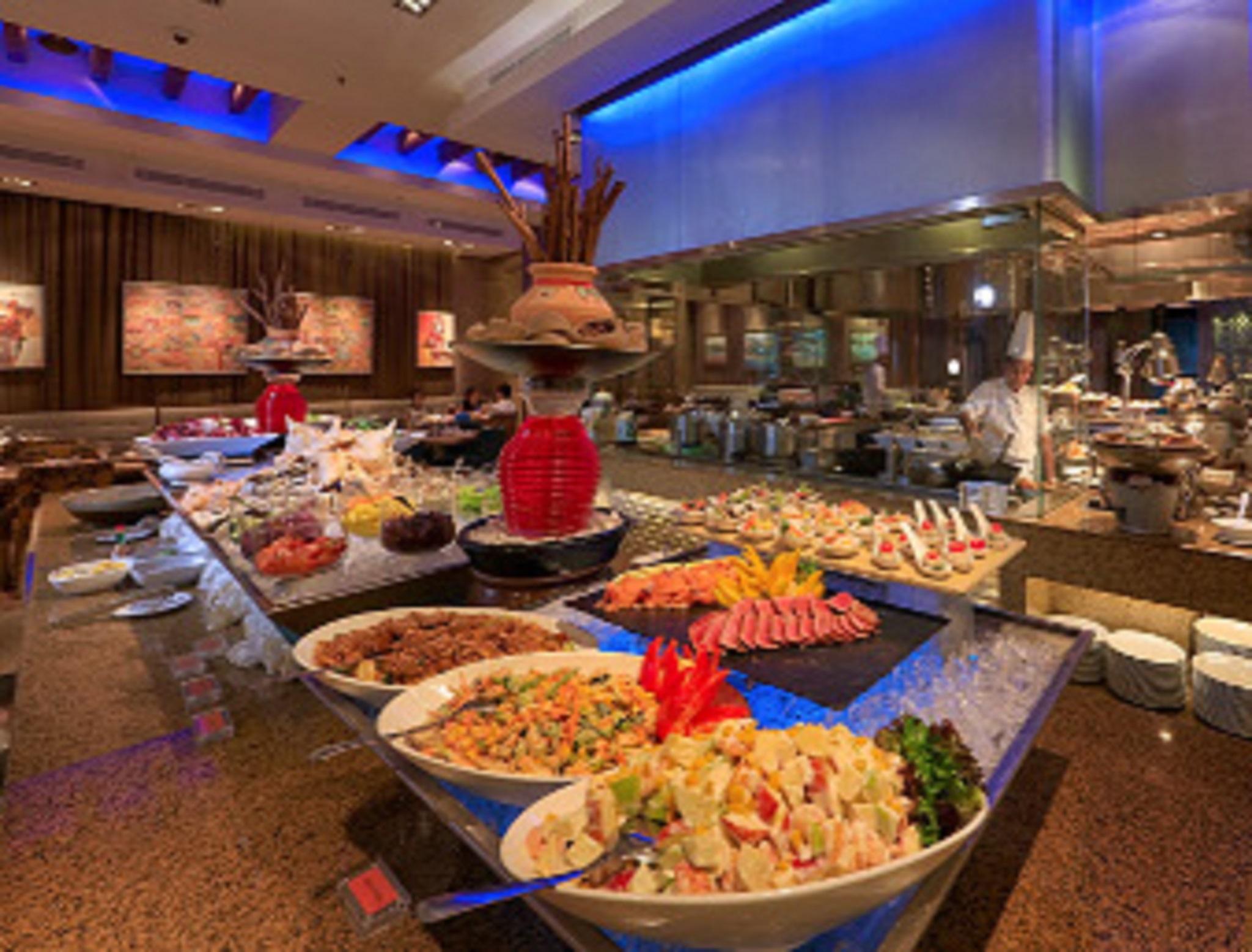 Gurney Bay Hotel, A Parkroyal Partner Hotel George Town Eksteriør billede A buffet at a hotel