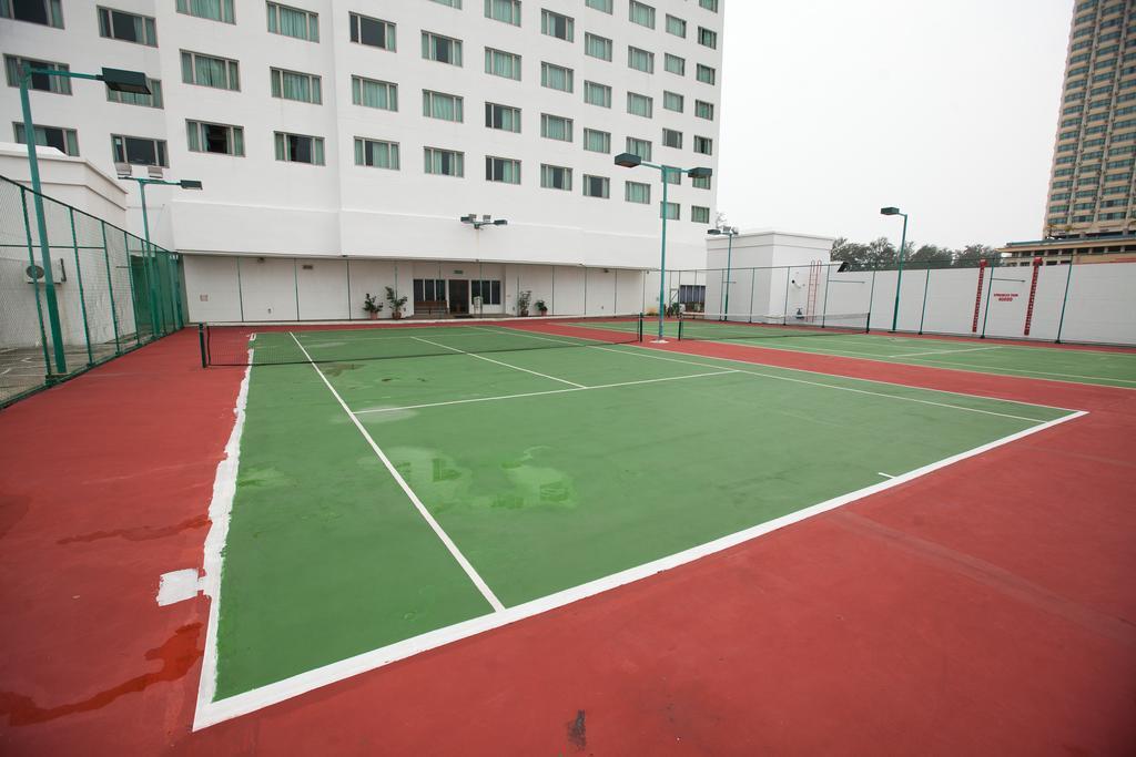 Gurney Bay Hotel, A Parkroyal Partner Hotel George Town Eksteriør billede Tennis courts