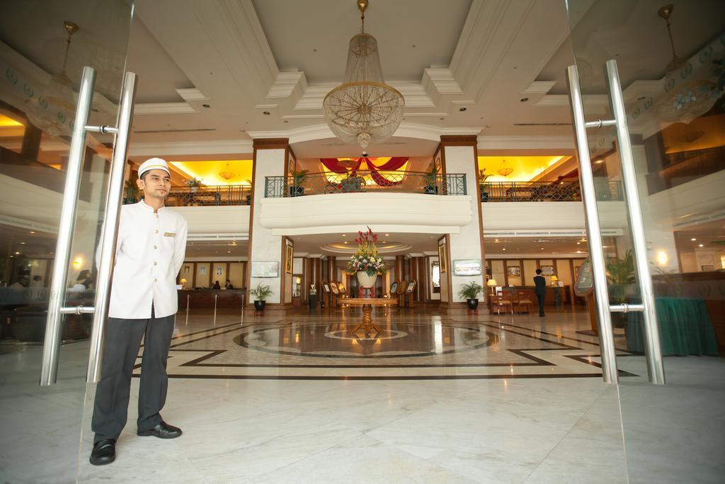 Gurney Bay Hotel, A Parkroyal Partner Hotel George Town Eksteriør billede The lobby of the hotel