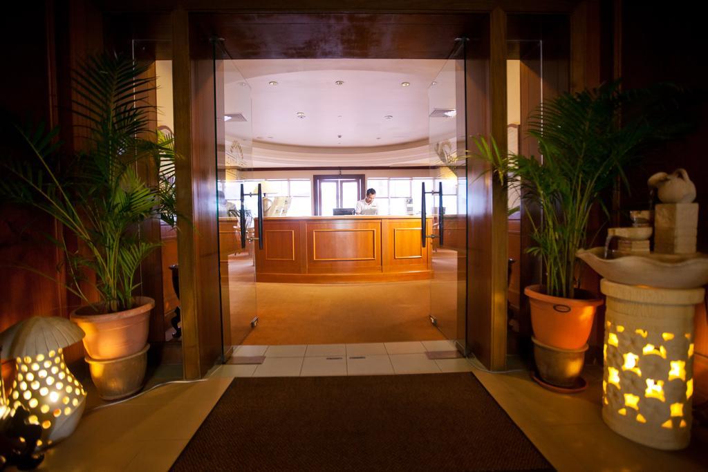 Gurney Bay Hotel, A Parkroyal Partner Hotel George Town Eksteriør billede Entrance to the club